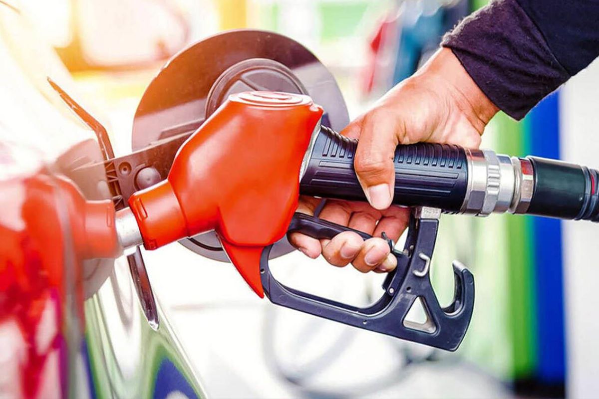 Akaryakıtta Zam Dalgası Sürüyor: Motorinden Sonra Sıra Benzinde