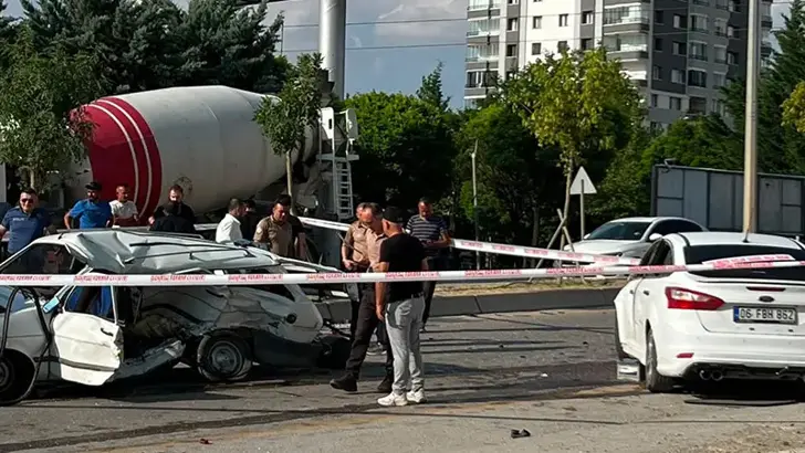 Ankara'da Feci Kaza: İki Otomobil Çarpıştı, 1 Ölü, 2 Yaralı