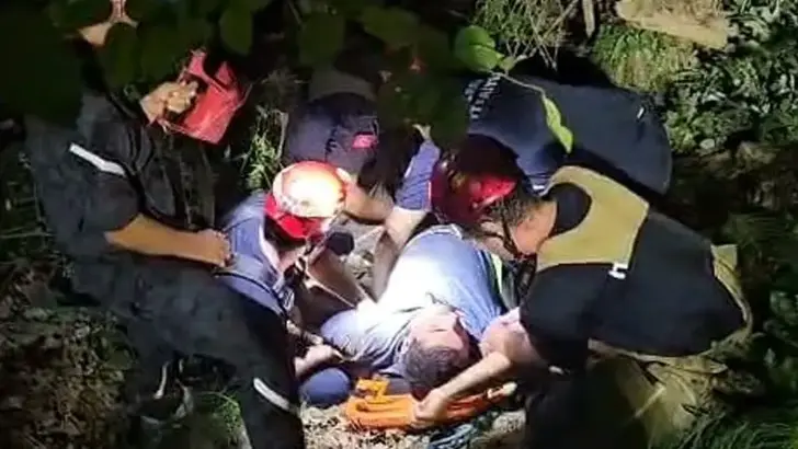 Bursa'da Korkutan Kaza: Elektrikli Bisiklet Uçuruma Yuvarlandı, 3 Genç Yaralı