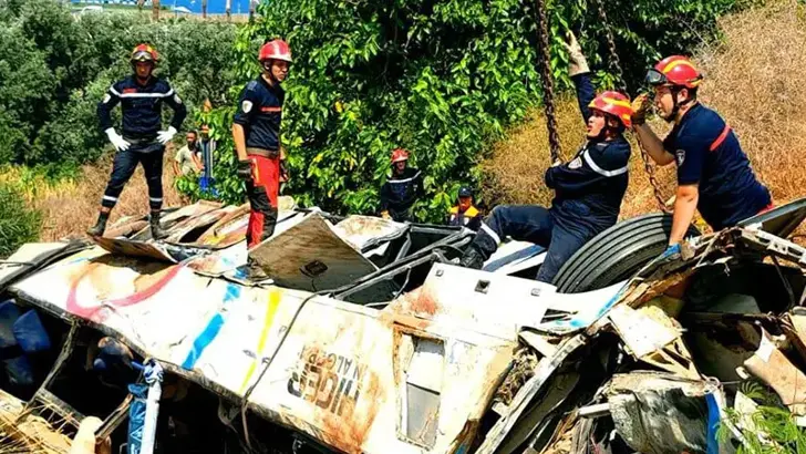 Cezayir'de Feci Kaza: Yolcu Otobüsü Şarampole Yuvarlandı, 25 Ölü