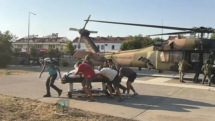 Fethiye'de Yamaç Paraşütü Faciası: Kayalıklara Çakılan Pilot ve Çinli Turist Hayatını Kaybetti