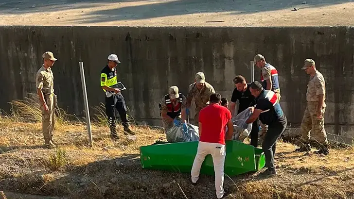 Gaziantep’te Feci Kaza: Viyadük Ayaklarına Çarpan Araçta 2 Kişi Hayatını Kaybetti