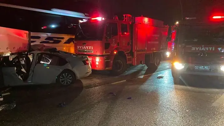 Hatay'da Doğum Günü Yolunda Feci Kaza: 2 Genç Hayatını Kaybetti, 4 Yaralı