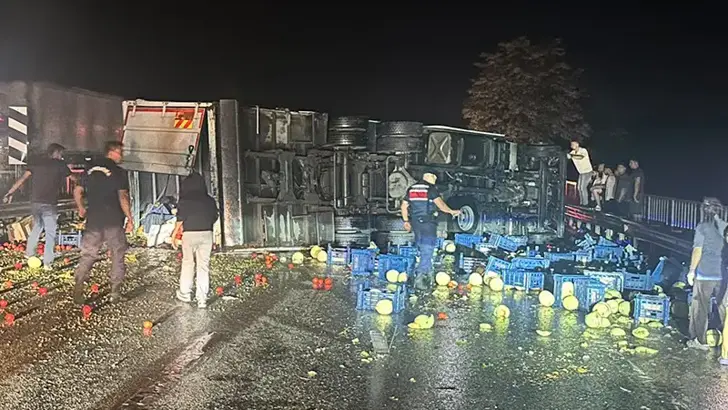 Manisa Kula'da Zincirleme Trafik Kazası: 4 Araç Birbirine Girdi, 7 Yaralı