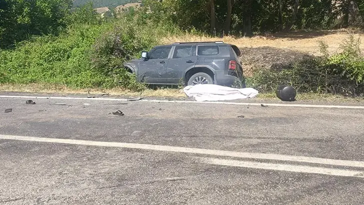 Manisa'da Feci Kaza: Şerit İhlali Yapan Otomobil Karşı Yönden Gelen Araçla Çarpıştı, 2 Kardeş Hayatını Kaybetti