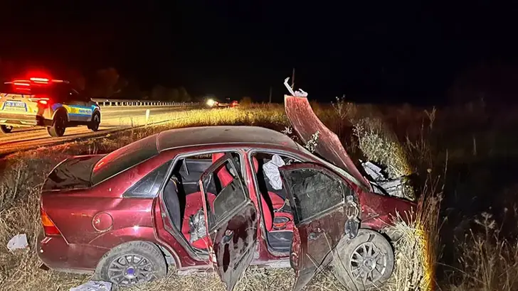 Manisa'da Otomobil Şarampole Savruldu: 2'si Ağır 3 Yaralı