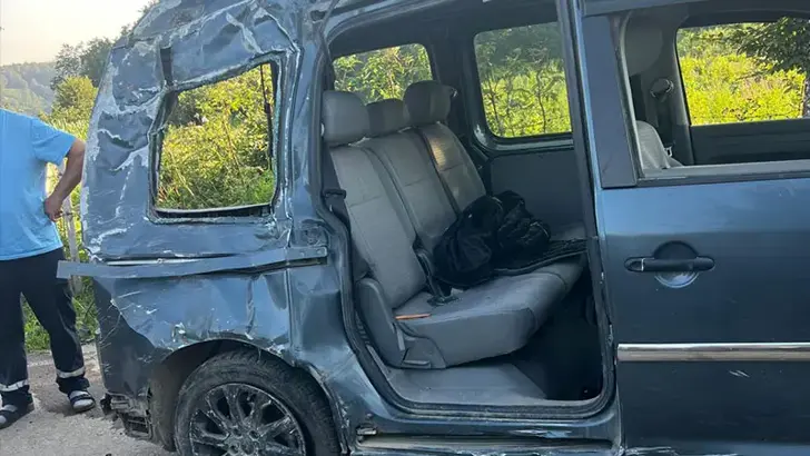 Ordu'da Hafif Ticari Araç Takla Attı: 5 Genç Yaralandı