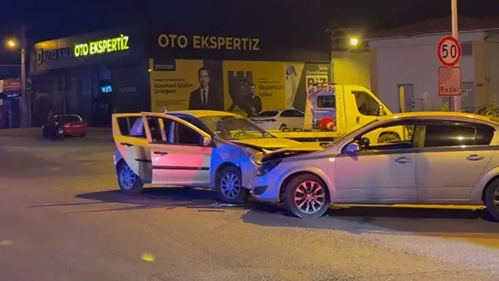 Osmaniye'de İki Otomobil Çarpıştı: 2'si Çocuk 4 Yaralı