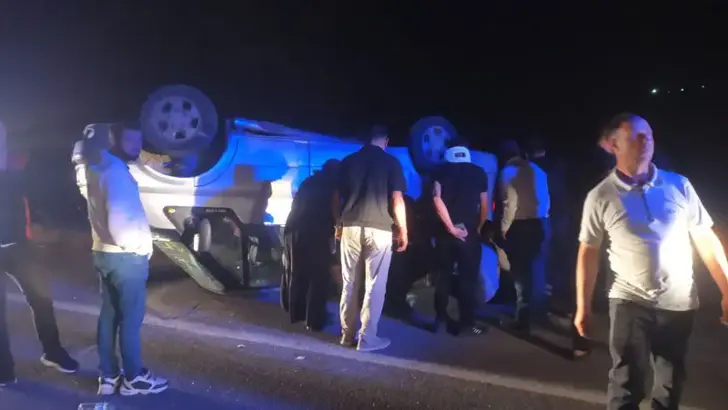 Sivas'ta Korkutan Kaza: Kontrolden Çıkan Minibüs Devrildi, Aynı Aileden 7 Kişi Yaralandı