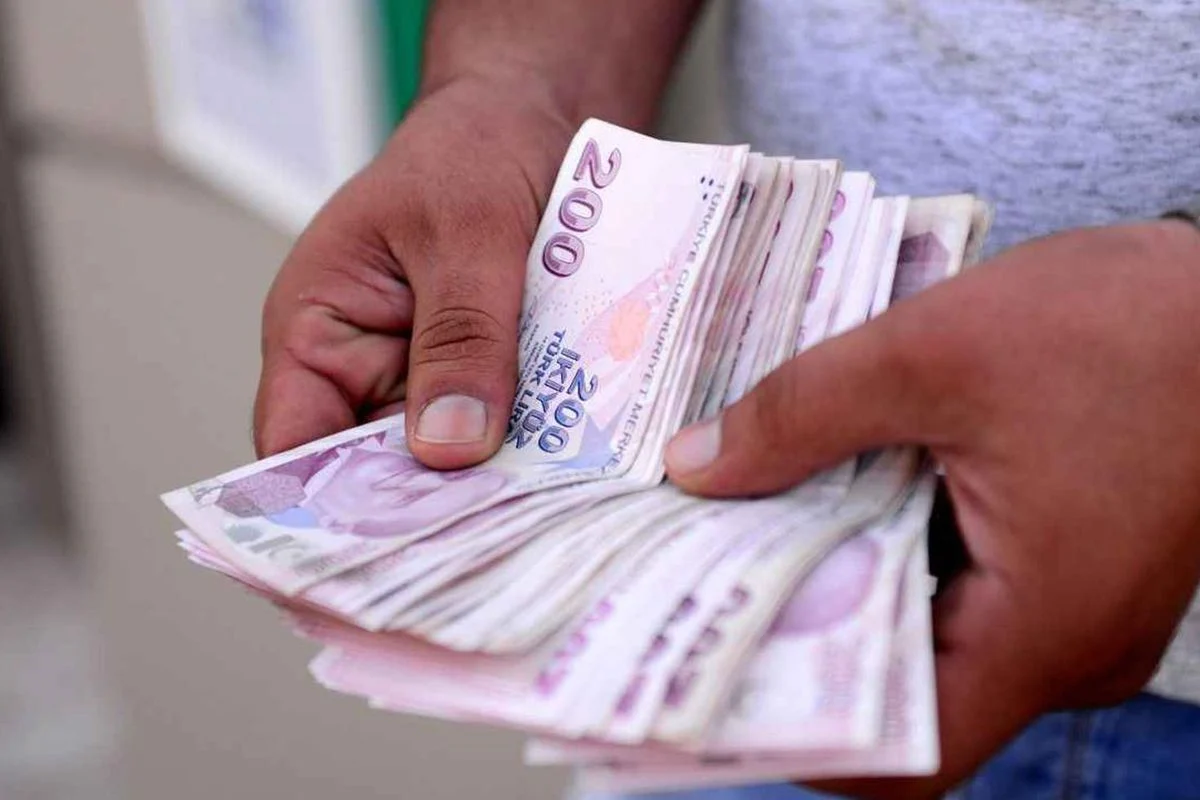 Sürücüler Güne Zamla Başladı: Benzinin Litresi 72 Lirayı Aştı