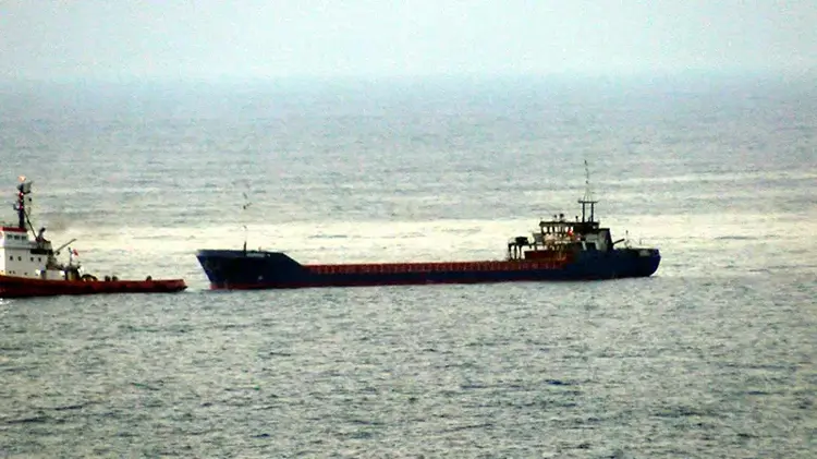 Ukrayna Açıklarında Vurulan Kargo Gemisi Zonguldak'a Çekildi