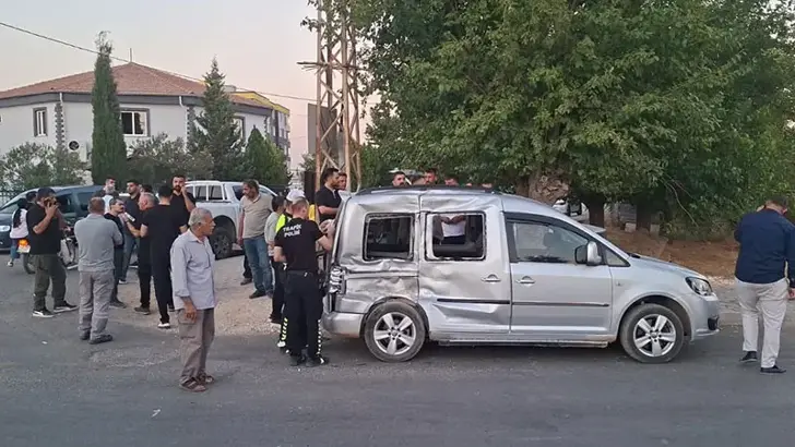 Adıyaman’da 3 Aracın Karıştığı Zincirleme Kaza: 3 Yaralı