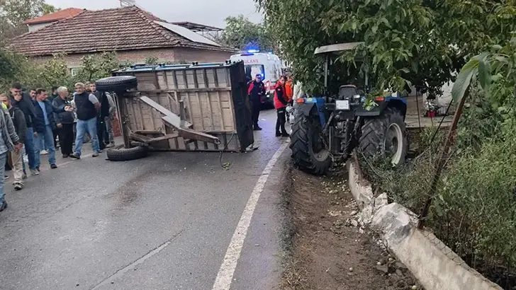 Balıkesir’de Tarım İşçilerini Taşıyan Römork Devrildi: 23 Yaralı