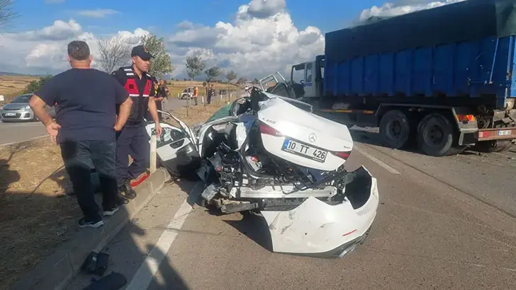 Bandırma’da Feci Kaza: Hamile Anne, 3 Yaşındaki Kızı ve Doğmamış Bebeği Hayatını Kaybetti