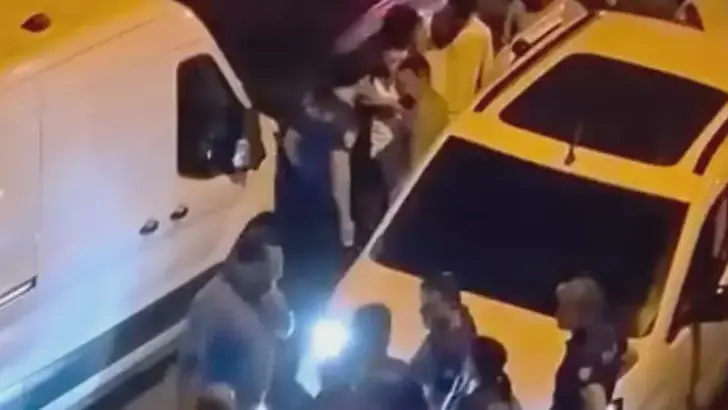 Bayrampaşa’da Hareketli Anlar: Polisten Kaçan Şüpheliler Kaza Yaptı