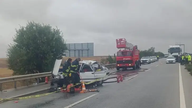 Eskişehir'de TIR Otomobile Çarptı: 2 Kişi Hayatını Kaybetti