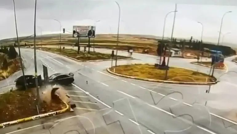 Kütahya'da Feci Kavşak Kazası: 2 Ölü, 8 Yaralı