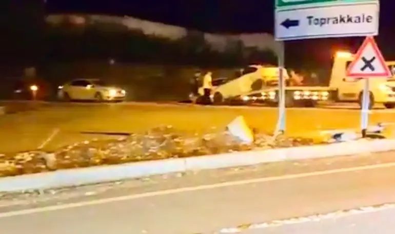 Osmaniye'de İki Otomobilin Çarpıştığı Kaza Kamerada: 3 Yaralı