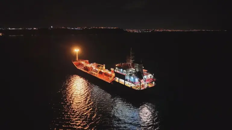 Silivri Açıklarında İki Ticari Gemi Çarpıştı: 10 Mürettebat Aranıyor, Kazaya Karışan Gemi Havadan Görüntülendi