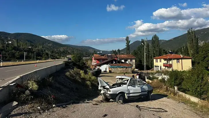 Tokat'ta Kavşakta İki Otomobil Çarpıştı: 1 Ölü, 3 Yaralı