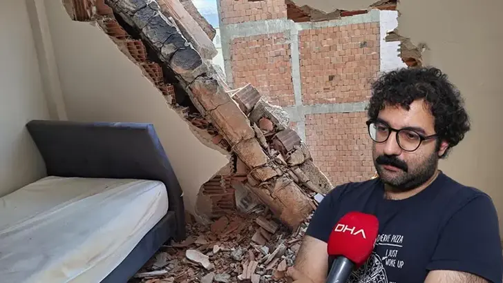 Zeytinburnu'nda Kentsel Dönüşüm Faciasından Kıl Payı Dönüldü: Yıkılan Duvar Yatağın Üzerine Düştü