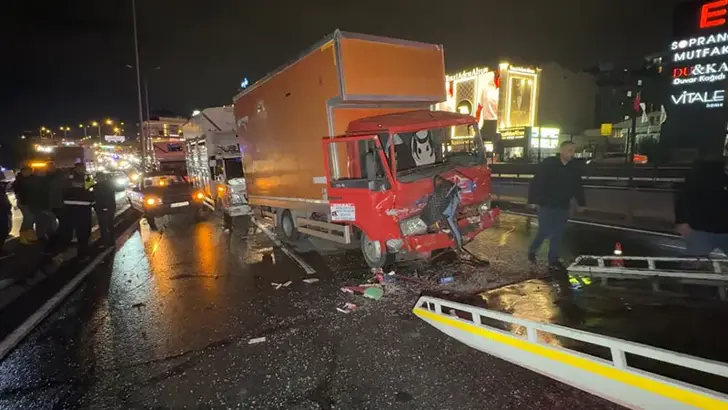 Avcılar’da D-100 Karayolu’nda Zincirleme Kaza: 4 Yaralı