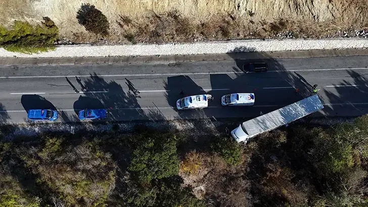 Edirne’de Kontrolden Çıkan TIR ile Kamyonet Çarpıştı: 4 Yaralı