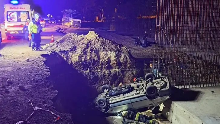 Eskişehir'de Acı Bilanço: Yol Çalışması Çukuruna Düşen Otomobilde 1 Ölü, 5 Yaralı