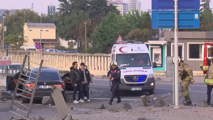 Eyüpsultan'da Çalışmayan Trafik Işıkları Kazaya Davetiye Çıkardı: 4 Kişi Hastanelik Oldu