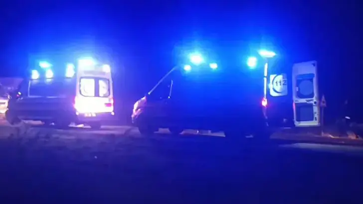 Kayseri’de Feci Kaza: İki İşçi Servisi ve İş Makinesi Çarpıştı, 1 Ölü, 15 Yaralı