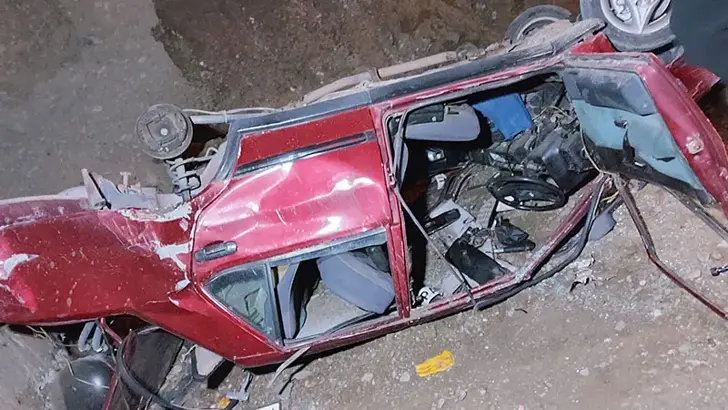 Osmaniye'de Otomobil Köprü Temeline Uçtu: 1'i Çocuk 2 Yaralı