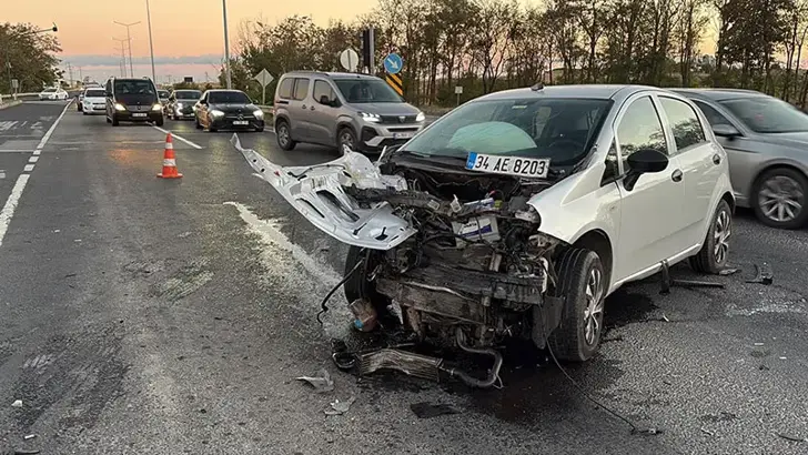 Tekirdağ'da Feci Kaza: İki Otomobil Kafa Kafaya Çarpıştı, 5 Yaralı